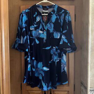 NWT Cocomo Blue Floral Pleated Top